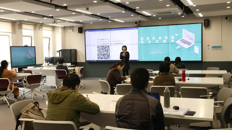 试讲结束后，考生需进行反思总结。反思总结要深刻，从以下几个方面进行：