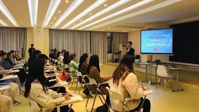 课程内容是选择在线技能培训平台的关键因素。优质课程应具备以下特点：