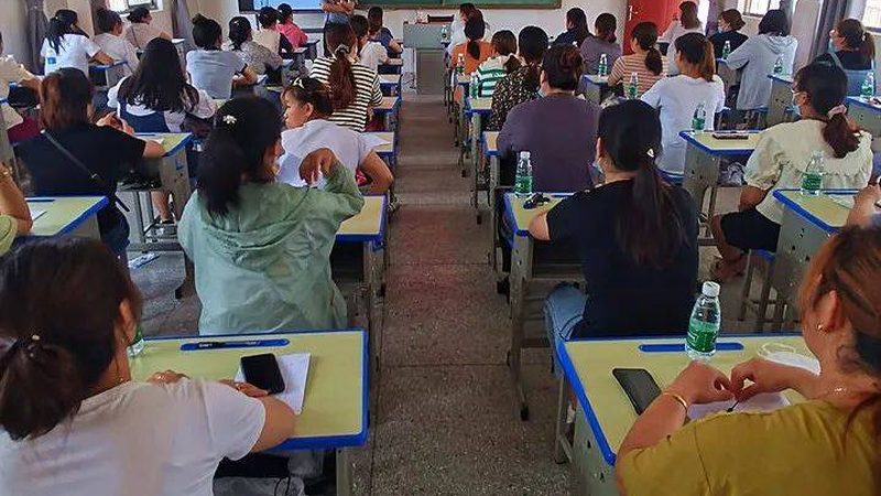 建造师培训网课的收费标准主要由以下几个方面构成：